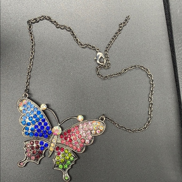 Rhinestone encrusted butterfly necklace - Picture 8 of 8